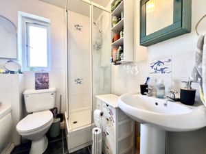 Family Bathroom- click for photo gallery